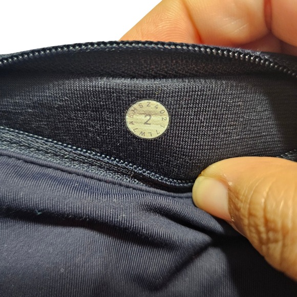 Lululemon Pace Perfect Short 3" Size 2 in Midnight Navy Running Gym Workout - Picture 5 of 8